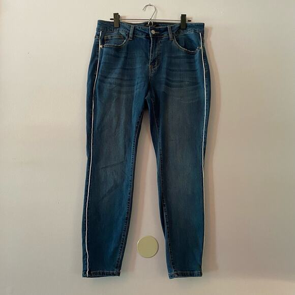 Judy Blue Women's size 14W Skinny Fit Medium Wash Jeans Dark Wash Stretchy - Picture 1 of 8